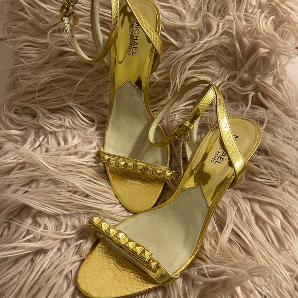 Michael Kors Strappy gold sandals - Picture 1 of 2